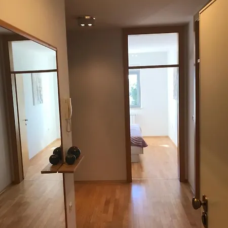 Apartman Angela With Private Garage Slot Pula