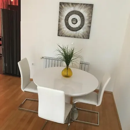 Apartman Angela With Private Garage Slot