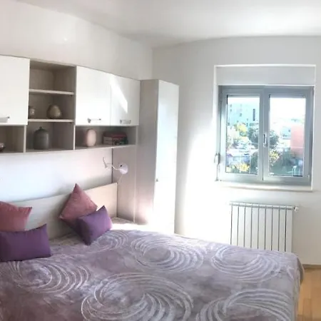 Angela With Private Garage Slot *