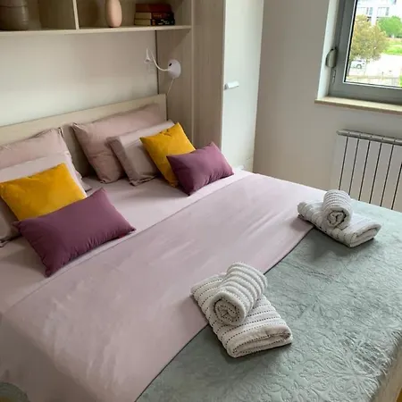 Angela With Private Garage Slot Pula