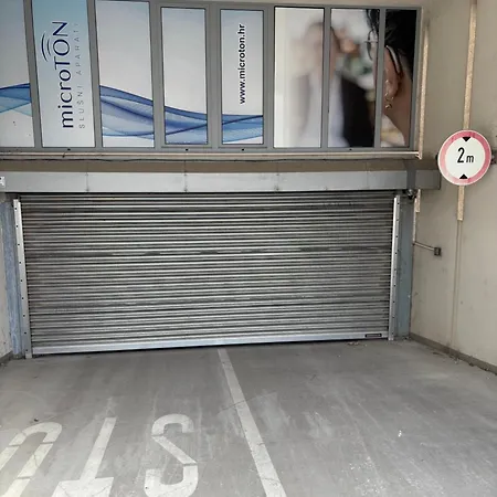 Angela With Private Garage Slot * Pula