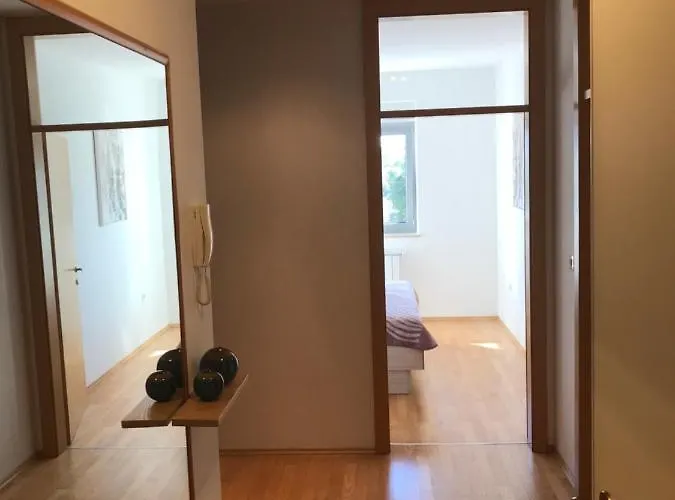 Apartman Angela With Private Garage Slot Pula