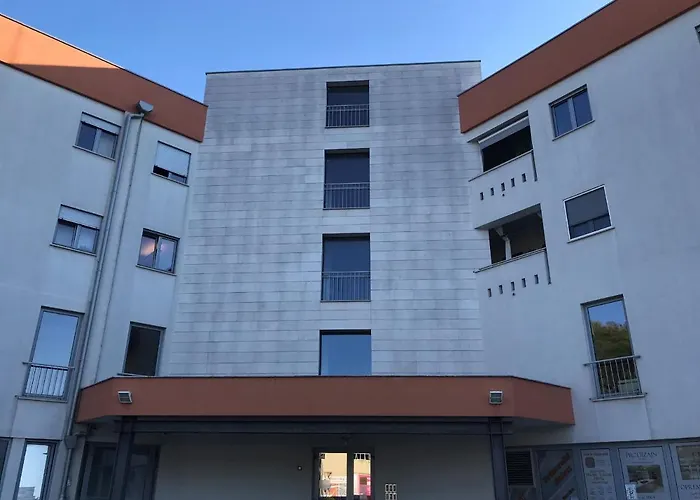 Angela With Private Garage Slot Daire